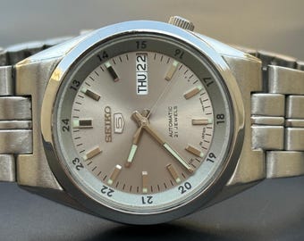 Vintage Seiko 5 Graues Zifferblatt Eisenbahn Tag Datum 17 Juwelen Japanisch S-80