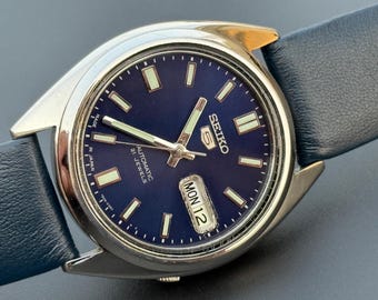 Vintage Seiko 5 Automatik Männer Stahl Tag Datum 17 Juwelen Japanische Armbanduhr blaues Zifferblatt S-50