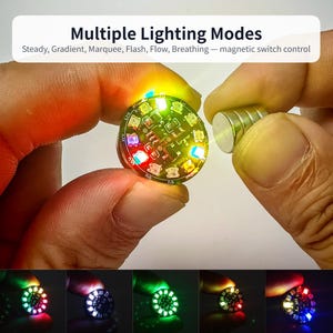 Puede incluir: Un circuito impreso LED circular con luces multicolores, que incluye el texto Multiple Lighting Modes: Steady, Gradient, Marquee, Flash, Flow, Breathing &mdash; magnetic switch control. El dispositivo se activa mediante un peque&ntilde;o im&aacute;n.