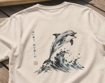 Camiseta Dolphin Wave / Camiseta de surf con estampado de delfín al estilo de la tinta japonesa / Studio ILTO