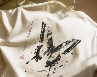 Camiseta Butterfly Ink / Camiseta con estampado floral de caligrafía japonesa / Studio ILTO