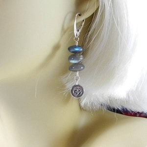 Blue Flash Labradorite Earrings with Sterling Silver Ohm Symbol Charm Divine Power of God, High Quality Mystical Stone of Protection Bild 1