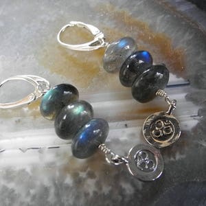 Blue Flash Labradorite Earrings with Sterling Silver Ohm Symbol Charm Divine Power of God, High Quality Mystical Stone of Protection Bild 3