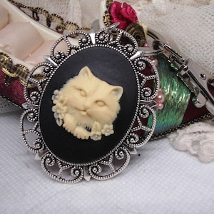 Black Antique White Kitty Cat Love Cameo Badge Holder Keyring Key Chain  Key Finder Charm