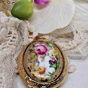 Porcelain China Jewelry Rose Bouquet Wedding Keepsake Locket Necklace Pendant Pill Box