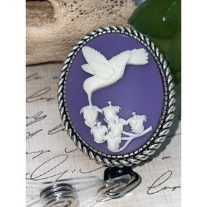 Kolibrie paarse camee intrekbare haspel ID-kaart badgehouder sleutelhanger Lily