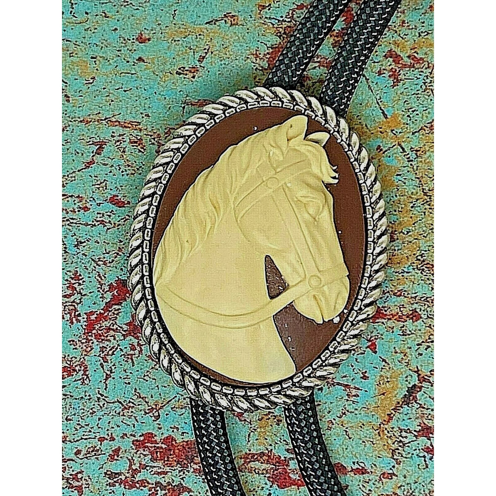 Collier De Poitrine Cheval Western - Cuir épais Teint Foncé Avec Conchos Bleus