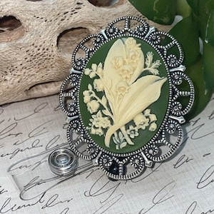 Porte-badge vert pour carte d'identité avec cordon camée et enrouleur Lily Of The Valley