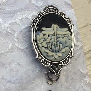 FANCY Silver Insignia carrete retráctil ID Holder Gafas Tarjeta Llave Profesor Doctor Enfermera Dragón Dragón DragonFly Fly