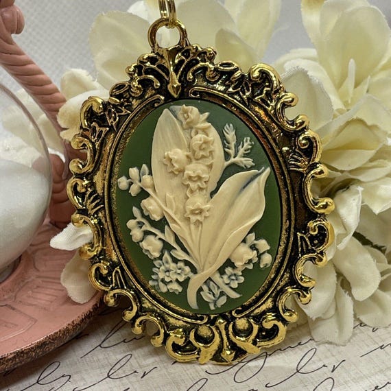 ST Patricks Day Green Lily Of Valley Irish Celtic Wedding Necklace Cameo Pendant Gold setting Claddagh lily-of-the-valley Love Loyalty