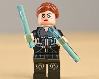 Minifigura de Black Widow, maestra espía con traje negro, experta en artes marciales, juguete de Vengadora, regalo de cumpleaños genial para hijas o niñas fanáticas.