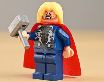 Minifigura de Thor, cabello rubio, armadura azul, juguete de Mjolnir de los Vengadores, regalo para rellenar calcetines navideños