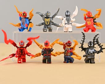 Set de 8 minifiguras con trajes icónicos de Spider-Man con garras traseras, colección completa de superhéroes y juguete de construcción, regalo ideal para él o para los fans de Spider-Man.