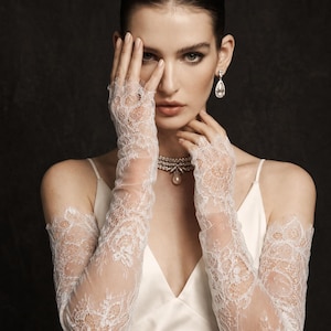 Detachable Lace Bridal Sleeves: Fingerless Wedding Gloves with Sequins