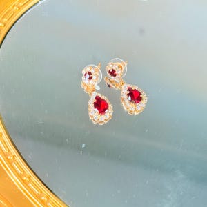 Ruby Red Drop Earrings, Vintage Crystal Earrings, Garnet Teardrop Earrings, Bridal Earrings, Old Money Jewelry, Statement Earrings