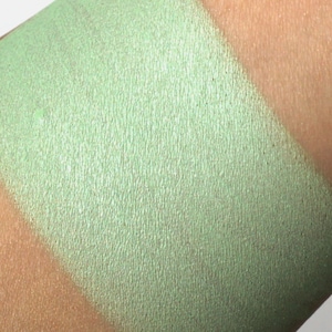 Green Shimmer Eyeshadow Pistachio Vegan Mineral Makeup image 2