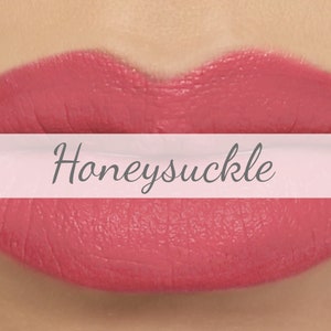 &quot;Matter Lippenstift Muster - &quot;&quot;Honeysuckle&quot;&quot; korallrosa veganer Lippenstift mit biologisch natürlichen Inhaltsstoffen.&quot;