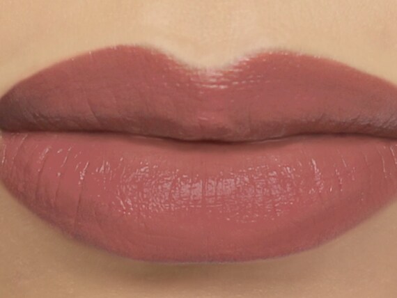 Rouge à Lèvres Matte Dryad Rose Brun Nu De Rouge à Lèvres Végétalien Avec Des Ingrédients Naturels Biologiques