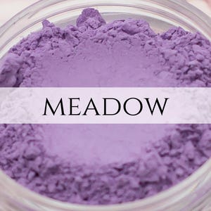 Muestra de sombra de ojos Meadow Matte Lavender Purple Natural Mineral Makeup