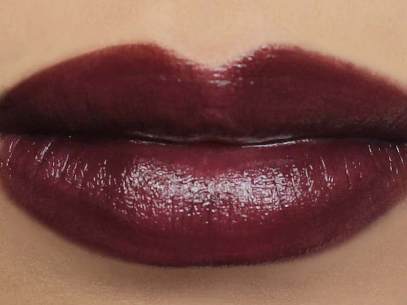 burgundy lip color