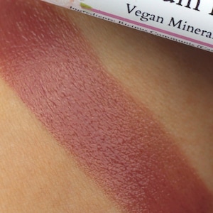 Rouge à lèvres végétalien : Plum Fairy - Teinture à lèvres prune naturelle claire