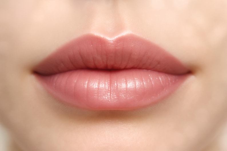 Amorous - lápiz labial melocotón, lápiz labial vegano elaborado con ingredientes naturales, libre de crueldad animal imagen 1