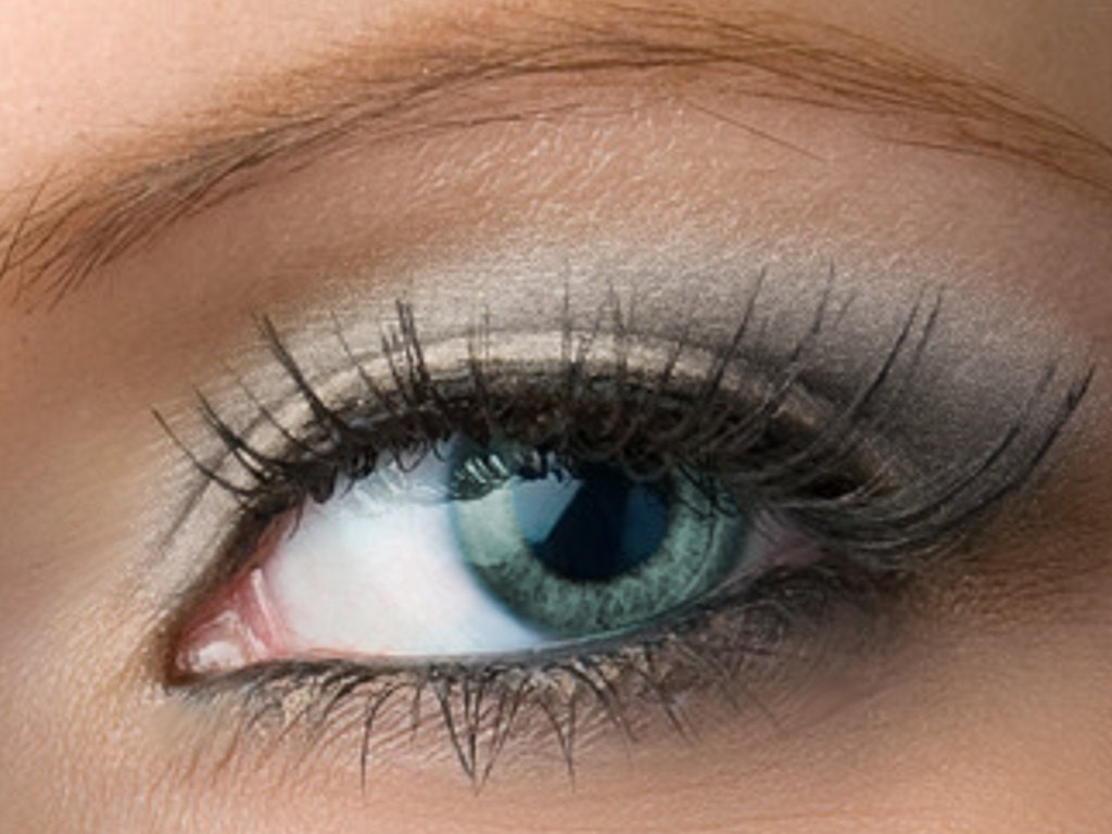 Light silver eyeshadow deals
