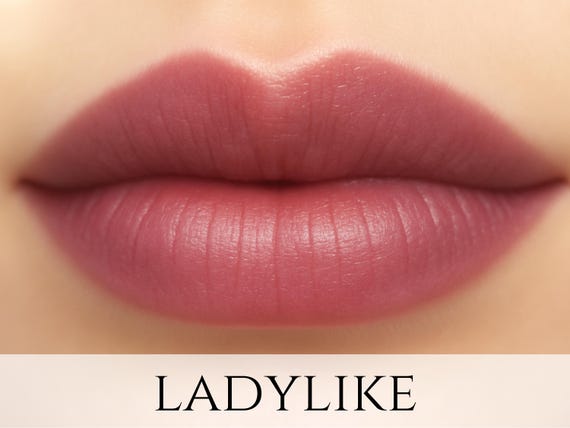 Rouge à Lèvres Mat Moment Make-Up - N°35 Rouge Foncé - 4g - Tenue Longue - Made In Spain