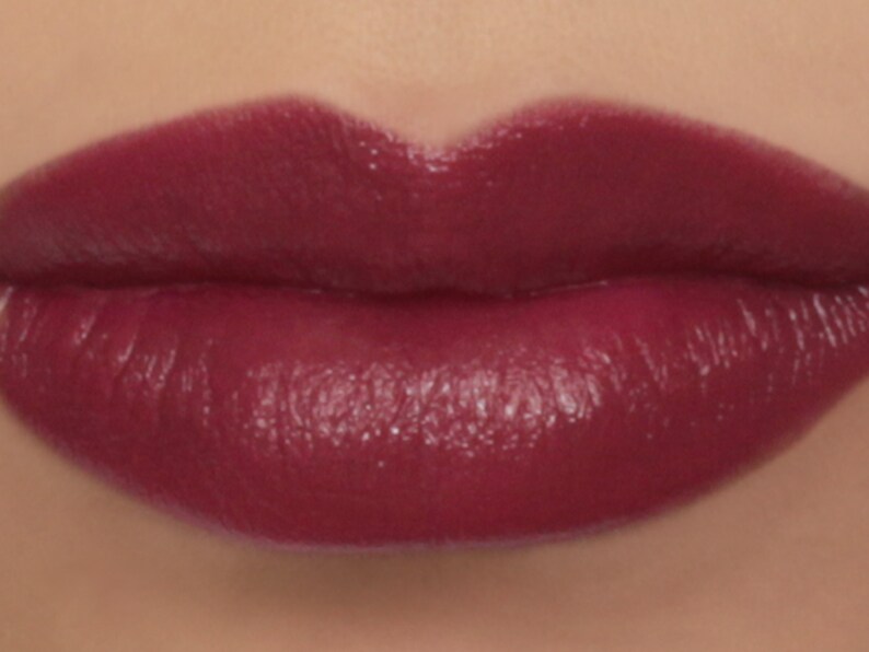 Sample Vegan Mineral Lipstick Magnolia dark raspberry pink color all natural makeup image 2
