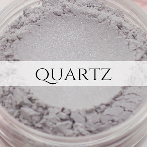 Echantillon de fard à paupières argenté clair, maquillage minéral naturel duochrome quartz