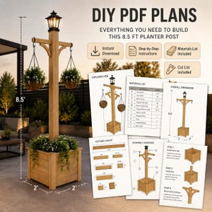 Puede incluir: Planos PDF DIY para un poste de jardinera de madera de 2,59 m de altura con luz solar y dos cestas colgantes. El documento incluye instrucciones paso a paso, lista de materiales, lista de corte y dimensiones totales de 0,61 m por 0,61 m.