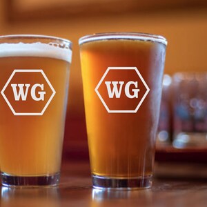 Custom Pint Glass, Personalized Beer Glass, Etched Beer Glass, Engraved Beer Glass, Groomsman, Beer Lover, Boyfriend- Hexagon Monogram