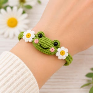 Crochet Frog Bracelet Pattern PDF | Amigurumi Friendship Daisy (Digital Download)