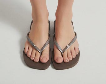 Brown cafe Havaianas Square Flip Flops | Minimalist Summer Beach Footwear