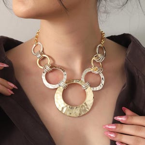 Collar llamativo de metales mixtos, cadena gruesa de oro y plata, joyería de eslabones geométricos circulares, collar moderno y atrevido.