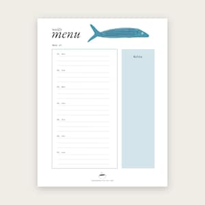 Op de afbeelding: Een wit weekmenu-plannerblad met een blauwe visillustratie bovenaan. De lay-out bevat de tekst "weekly menu" en "Week of:", een genummerde lijst van 01 tot 07 voor de dagen van de week met stippellijnen en een lichtblauwe kolom voor notities.