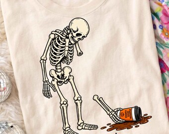 Bem, que merda, esqueleto PNG, esqueleto engraçado com café derramado por sublimação, estampa para camiseta de outono com tema de abóbora e especiarias, PNG sarcástico para a temporada assustadora de Halloween