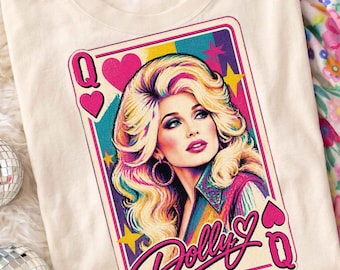 Dolly Parton Reina de Corazones Dolly Memorial PNG, Sublimación de leyenda country retro pop art, Clip art de homenaje a cartas de juego, Neon Western PNG