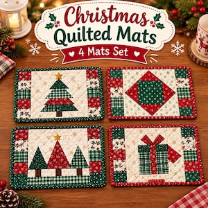 Peut inclure: Un ensemble de quatre sets de table matelassés de Noël rectangulaires présentant des motifs festifs incluant un sapin, un motif géométrique, trois sapins et un cadeau. Les sets sont en tissu rouge, vert et crème avec des flocons.
