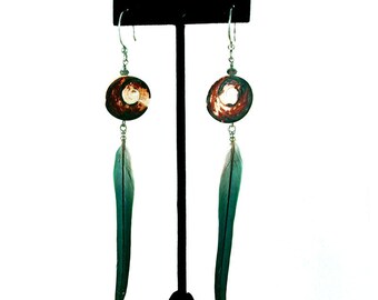 Boucles d'oreilles en plumes - Boucles d'oreilles Beach Snail Shell - Boho Perruche Plume - Shiva Shell Dangle - Shoulder Duster - Long Blue Feather Dangle