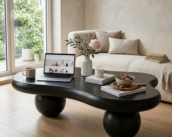 Handgefertigter asymmetrischer Wolken-Couchtisch, moderner schwarzer Mitteltisch, skulpturaler Wohnzimmertisch, minimalistischer niedriger Couchtisch