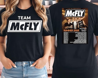 Felpa con cappuccio del tour musicale McFly, maglietta per la festa del team McFly, t-shirt del tour McFly 2026, maglione per concerti musicali, maglietta per i fan dei McFly, maglietta per la famiglia dei concerti musicali, V8