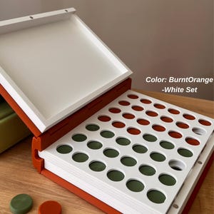 Playbook'd Fyra i rad, Hopfällbart brädspel, Mekanisk strategibord, Resevänlig förvaring BurntOrnge/White Set