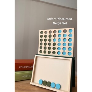 Playbook'd Fyra i rad, Hopfällbart brädspel, Mekanisk strategibord, Resevänlig förvaring PineGreen/Beige Set
