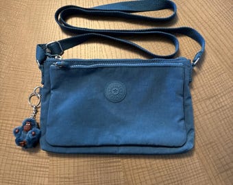 Kipling - Sac à main Diane en bleu sarcelle avec accessoire singe