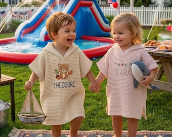 Gepersonaliseerde kinderstrandlaken, op maat geborduurde babynaamhanddoek, katoenen strandlaken, wafeldoek met capuchon, babyshowercadeau, babystrandcadeau