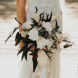 Buquê de noiva de flores de madeira | Buquê de casamento Boho Sola Wood and Pampas | Coleção BROOKE Flores de casamento de madeira em branco suave, malva, ameixa