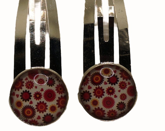 Retro, Daisies, Red, White, Set of Two Hair Clips, Snap Clips, Hair Snaps