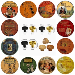 Op de afbeelding: Een verzameling ronde decoratieve borden met illustraties van vintage boekomslagen en een set metalen en houten kastknoppen. De knoppen worden getoond met technische diagrammen die de afmetingen in millimeters en centimeters weergeven.