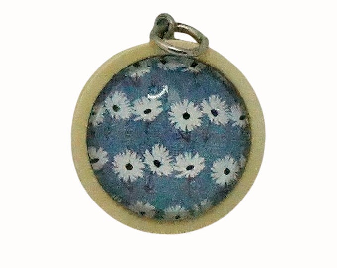 Wooden Backed Glass Tile Pendant Necklace Accessories Natural Wooden Pendant Daisy White Daisies on Blue